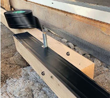 Isoleret anneks: Bjælke i terrasse til isoleret anneks kan forlænges Isoleret anneks: Bjælke i terrasse til isoleret anneks kan forlænges ved at skrue to stykker sammen